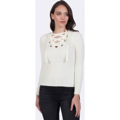 Sweter w kolorze kremowym. Białe bez kategorii marki Felix Hardy, l, ze splotem. W wyprzedaży za 139,95 zł.