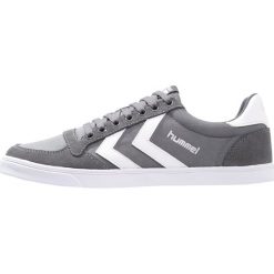 Hummel SLIMMER STADIL Tenisówki i Trampki castle rock/white. Szare tenisówki damskie Hummel, ze skóry. Za 249,00 zł.
