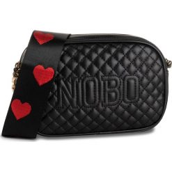 Torebka NOBO - NBAG-G4160-C020 Czarny. Czarne listonoszki damskie Nobo, bez wzorów, ze skóry ekologicznej, bez dodatków. W wyprzedaży za 139,00 zł.