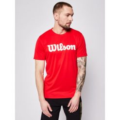 Koszulka techniczna Wilson Uwii Script Tech Tee WRA770308. Czerwone koszulki męskie Wilson, m, bez wzorów, z poliesteru, sportowe, polo, bez rękawów. W wyprzedaży za 109,00 zł.