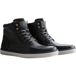 Skórzane sneakersy "Kallax" w kolorze ciemnoszarym. Szare sneakersy męskie Travelin', na sznurówki. W wyprzedaży za 429,95 zł.