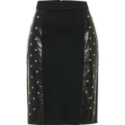 Spódnica z ćwiekami bonprix czarny. Czarne spódniczki damskie bonprix, bez wzorów, z elastanu, eleganckie. Za 109,99 zł.