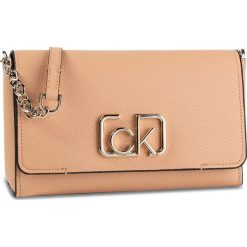 Torebka CALVIN KLEIN - Ck Signature Flap Xbody K60K606050 GE1. Różowe listonoszki damskie Calvin Klein, bez wzorów, ze skóry ekologicznej, bez dodatków. Za 649,00 zł.