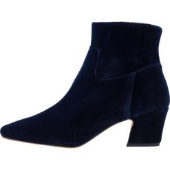 MIISTA LORELLE Ankle boot deep navy. Niebieskie botki damskie skórzane marki MIISTA. Za 1009,00 zł.