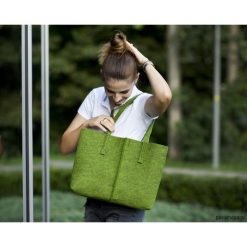 Duża Torebka - Minimalistyczna -Niska Zielona. Zielone torebki klasyczne damskie marki Pakamera, bez wzorów, na ramię, duże, bez dodatków. Za 99,00 zł.