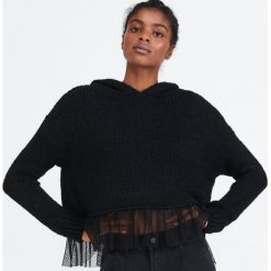 Sweter z kapturem - Czarny. Czarne swetry damskie Reserved, s, bez wzorów, bez rękawów, z kapturem. W wyprzedaży za 79,99 zł.