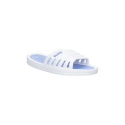 Buty do sportów wodnych Casu Białe klapki J1615. Białe klapki damskie marki Casu, bez wzorów, bez obcasa. Za 19,99 zł.