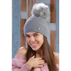 Czapka SIENA GREY. Szare szaliki damskie Czapka SIENA GREY, bez wzorów. W wyprzedaży za 29,00 zł.