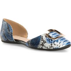 Buty damskie. Niebieskie baleriny damskie Wittchen, bez wzorów, ze skóry, bez obcasa. W wyprzedaży za 159,90 zł.