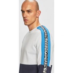 Reebok - Bluza. Bluzy męskie Reebok, s, bez wzorów, z poliesteru, z okrągłym kołnierzem, bez rękawów, bez kaptura. W wyprzedaży za 169,90 zł.