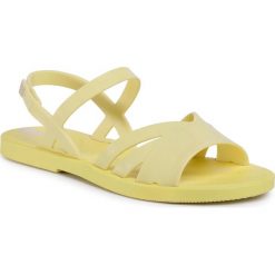 Sandały ZAXY - Flow Sandal Fem17929 Zolty 90878 FF285034. Żółte klapki damskie Zaxy, bez wzorów, z tworzywa sztucznego, bez obcasa. W wyprzedaży za 99,00 zł.