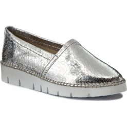 Półbuty BRONX - 65843-A BX 1246 Silver 100. Szare półbuty damskie marki Bronx, bez wzorów, ze skóry, bez obcasa, na płaskiej podeszwie, bez zapięcia. W wyprzedaży za 249,00 zł.