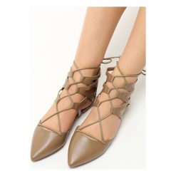 Khaki Baleriny Dorotea. Brązowe baleriny damskie Born2be, ze skóry, na płaskiej podeszwie. Za 39,99 zł.
