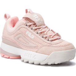 Sneakersy FILA - Disruptor Mm Low Wmn 1010607.71A Spanish Villa. Różowe półbuty damskie Fila, na co dzień, bez wzorów, z zamszu, bez obcasa, na płaskiej podeszwie, bez zapięcia. W wyprzedaży za 469,00 zł.