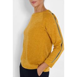 Sweter w kolorze żółtym. Żółte swetry damskie Jacqueline Riu, w paski, ze splotem, klasyczne, bez rękawów, bez kaptura. W wyprzedaży za 67,95 zł.