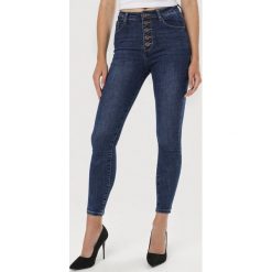 Granatowe Jeansy Skinny Chadanea. Niebieskie jeansy damskie Born2be, bez wzorów, z jeansu. Za 99,99 zł.