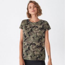 T-shirt camo - Wielobarwny. Zielone t-shirty damskie House, s, bez wzorów, bez kołnierzyka. W wyprzedaży za 15,99 zł.