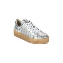 Buty Mustang FAMOLO. Szare trampki i tenisówki damskie marki Mustang, bez wzorów, bez zapięcia. Za 303,20 zł.