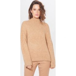 Sweter oversize z golfem - Beżowy. Brązowe swetry damskie Mohito, s, bez wzorów, bez rękawów. Za 139,99 zł.