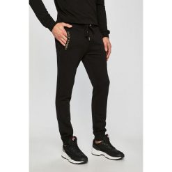 Versace Jeans - Spodnie. Czarne spodnie męskie Versace Jeans, na co dzień, s, bez wzorów, z bawełny, casualowe. Za 579,90 zł.