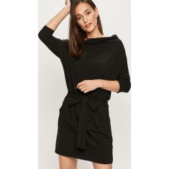 Answear - Sukienka Answear Lab. Czarne sukienki damskie ANSWEAR, na co dzień, s, bez wzorów, z elastanu, casualowe, bez kołnierzyka, z krótkim rękawem, krótkie, mini, proste. Za 89,90 zł.