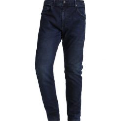 Petrol Industries Jeansy Slim Fit dark blue. Niebieskie rurki męskie Petrol Industries. W wyprzedaży za 224,25 zł.