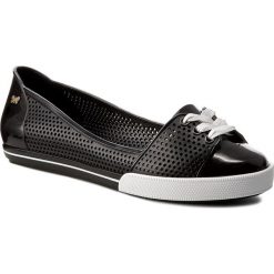 Tenisówki ZAXY - City II Fem 82091 Black 90058 W285044 02064. Czarne półbuty damskie Zaxy, bez wzorów, z tworzywa sztucznego, bez zapięcia. W wyprzedaży za 69,00 zł.