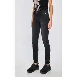 Desigual - Jeansy Sky. Czarne jeansy damskie Desigual. W wyprzedaży za 179,90 zł.