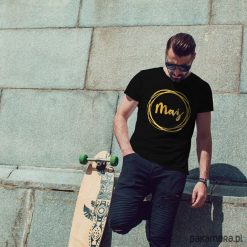 Mąż koszulka męska czarna tshirt męski czarny. Czarne koszulki męskie Pakamera, m, z napisami, z bawełny, bez kołnierzyka, z krótkim rękawem, krótkie. Za 85,00 zł.