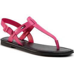Sandały TOMMY JEANS - Color Block Basic Thong Sandal EN0EN00908 Blush Red XIF. Różowe klapki damskie Tommy Jeans, bez wzorów, z jeansu, bez obcasa, na obcasie. W wyprzedaży za 219,00 zł.