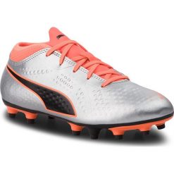 Buty PUMA - One 4 Syn Fg Jr 104782 11 Silver/Orange/Black. Szare buty sportowe męskie Puma, ze skóry ekologicznej, na sznurówki, do piłki nożnej. W wyprzedaży za 139,00 zł.