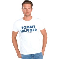 Tommy Hilfiger Koszulka Biały. Białe podkoszulki męskie TOMMY HILFIGER, xl, z nadrukiem, z bawełny, bez kołnierzyka, krótkie. Za 240,95 zł.