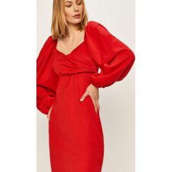 Answear - Sukienka. Czerwone sukienki damskie ANSWEAR, s, bez wzorów, z bawełny, z dekoltem karo, z długim rękawem, długie, mini, dopasowane. W wyprzedaży za 129,90 zł.