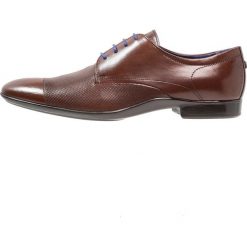 Azzaro PIROMAN Eleganckie buty marron. Brązowe buty wizytowe męskie Azzaro, z materiału, na sznurówki. W wyprzedaży za 421,85 zł.