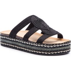Klapki JENNY FAIRY - WS989A-02 Black. Czarne klapki damskie Jenny Fairy, z aplikacjami, ze skóry ekologicznej, bez obcasa. W wyprzedaży za 39,99 zł.