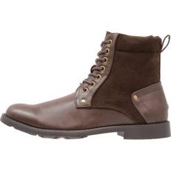 Buty zimowe męskie: Feud London MILITARY BOOT Botki sznurowane brown