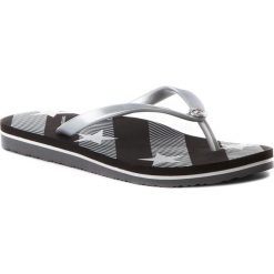 Japonki TOMMY HILFIGER - Stars And Stripes Beach Sandal FW0FW02384 Black 990. Szare klapki damskie TOMMY HILFIGER, bez wzorów, z tworzywa sztucznego, bez obcasa. W wyprzedaży za 109,00 zł.