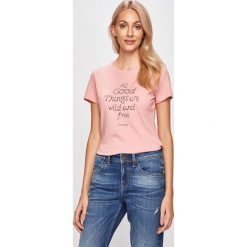 Mustang - T-shirt. Różowe bluzki damskie Calvin Klein Jeans, s, z nadrukiem, z bawełny, z okrągłym kołnierzem. W wyprzedaży za 159,90 zł.