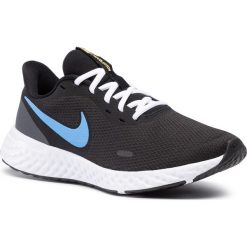 Buty NIKE - Revolution 5 BQ3204 004 Black/University Blue. Czarne buty sportowe męskie Nike, z tworzywa sztucznego, bez zapięcia, do biegania, nike revolution. Za 239,00 zł.