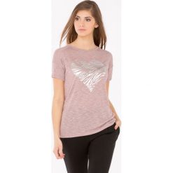 T-shirt z sercem. Żółte t-shirty damskie marki Monnari. Za 41,96 zł.