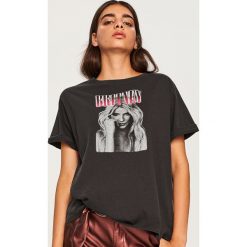 T-shirt Britney Spears - Szary. Szare t-shirty damskie marki Reserved, m. Za 79,99 zł.