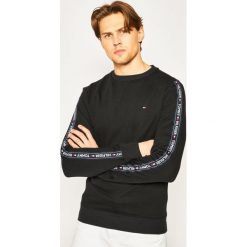 Bluza TOMMY HILFIGER Track UM0UM00705. Czarne bluzy męskie TOMMY HILFIGER, xl, bez wzorów, z bawełny, bez kołnierzyka, bez rękawów, bez kaptura. W wyprzedaży za 249,00 zł.
