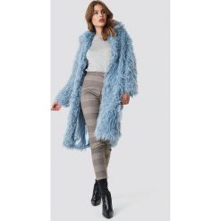 NA-KD Długa kurtka sztuczne futro - Blue. Niebieskie kurtki damskie marki NA-KD, z haftami, z futra, długie. W wyprzedaży za 145,98 zł.