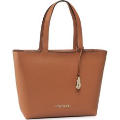 Torebka CALVIN KLEIN - Net Shopper Md K60K606487 GAE. Pomarańczowe torby damskie na zakupy Calvin Klein, bez wzorów, ze skóry, klasyczne, bez dodatków. Za 699,00 zł.