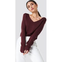 Rut&Circle Sweter dzianinowy z dekoltem V Ninni - Red. Czerwone bez kategorii marki Rut&Circle, z dzianiny. Za 68,95 zł.