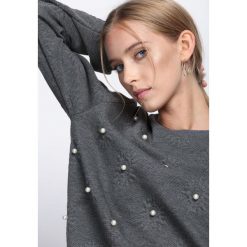 Szara Bluza One Pearl. Szare bluzy sportowe damskie Born2be, na jesień, xl. Za 44,99 zł.