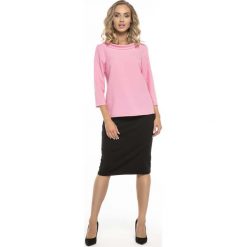 Elegancka Rożowa Bluzka z Kołnierzem Jackie Kennedy. Różowe bluzki damskie marki Molly.pl, s, bez wzorów, eleganckie, z golfem, z długim rękawem. Za 119,90 zł.