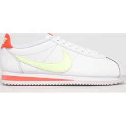 Nike Sportswear - Buty skórzane Classic Cortez. Białe buty sportowe damskie Nike Sportswear, ze skóry. W wyprzedaży za 329,90 zł.