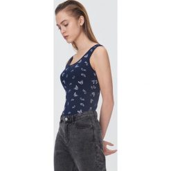 Wzorzysty top - Granatowy. Niebieskie topy damskie Sinsay, s, bez wzorów, bez kołnierzyka. Za 14,99 zł.