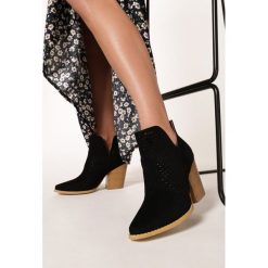 Czarne Botki Nereimora. Czarne botki damskie Born2be, bez obcasa, na obcasie, bez zapięcia. Za 159,99 zł.